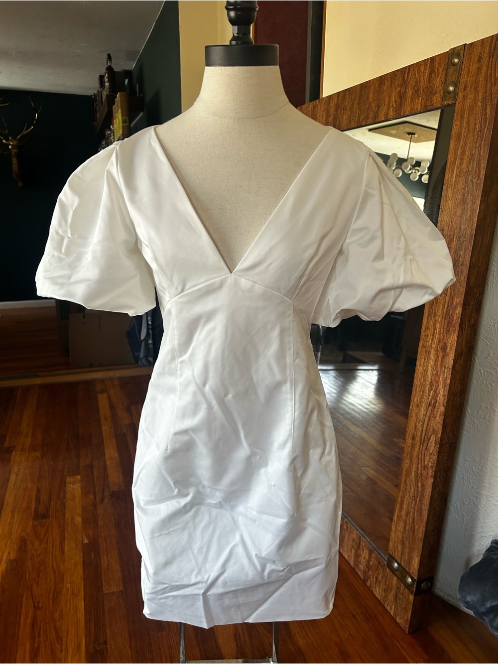 DO+BE White V-Neck Puff Sleeve Mini Dress